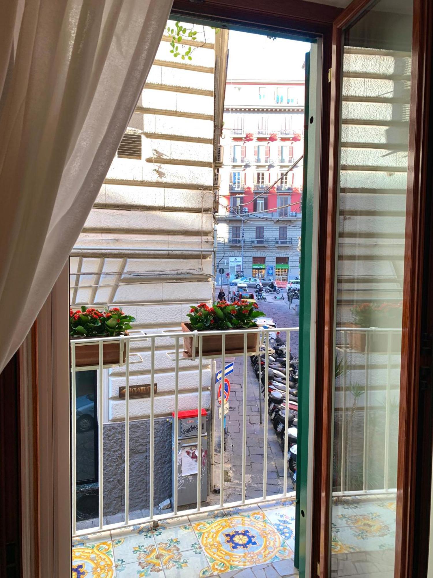 Casa Giulia, Nuovo Appartamento In Centro! Nápoles Exterior foto