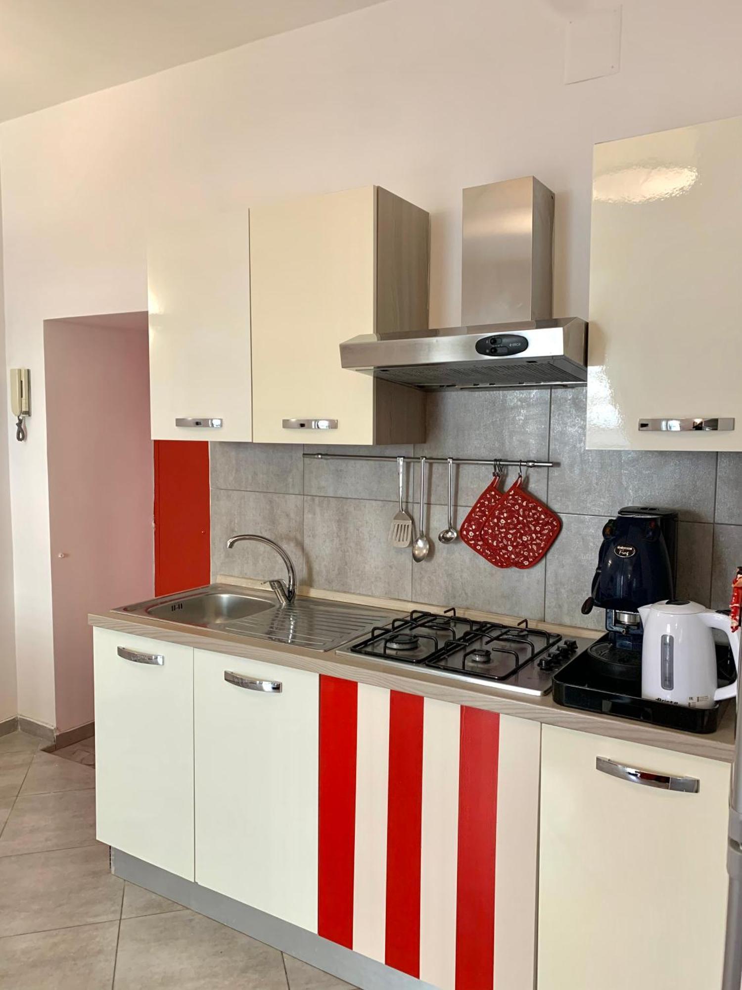 Casa Giulia, Nuovo Appartamento In Centro! Nápoles Exterior foto